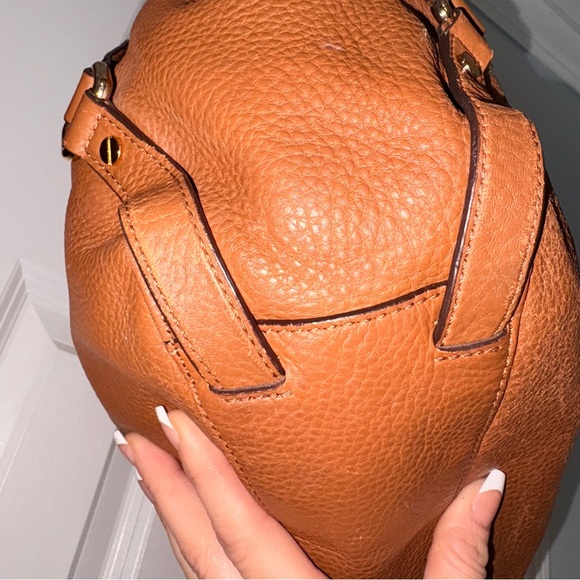 Michael Kors Bedford large Tan / Brown Shoulder Bag W/ Gold Details - Picture 5 of 8